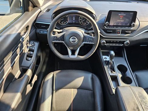 Used 2022 Nissan Altima 2.5 SR FWD image 13