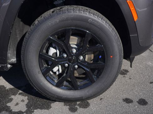 New 2026 Jeep Grand Cherokee Altitude image 13