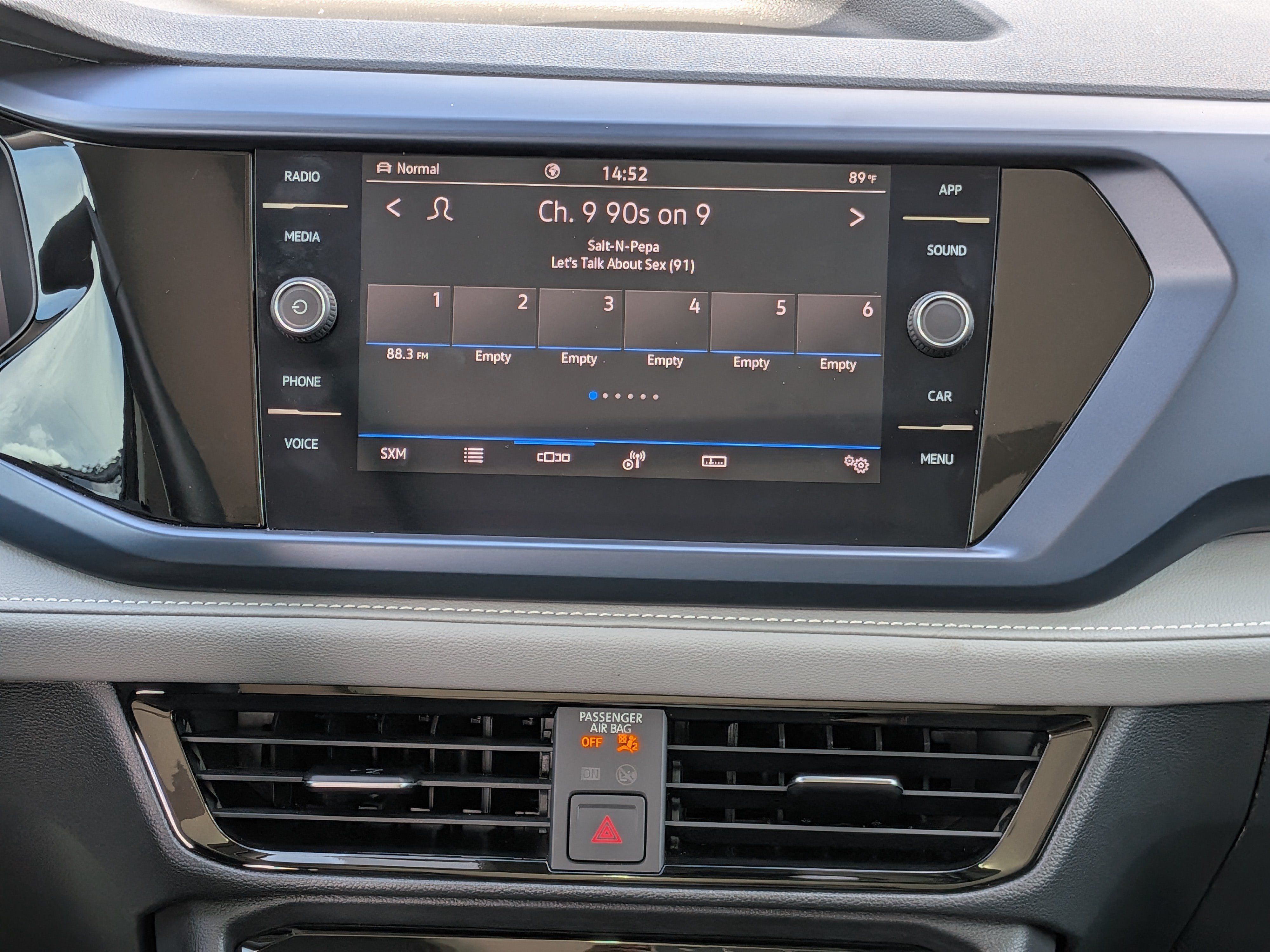 Certified 2024 Volkswagen Taos SE w/ Panoramic Sunroof Package AWD/4WD image 17