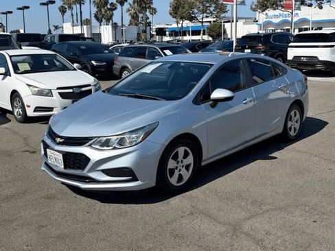 Used 2017 Chevrolet Cruze LS FWD image 2