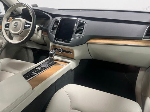 Used 2021 Volvo XC90 T6 Momentum w/ Climate Package image 28