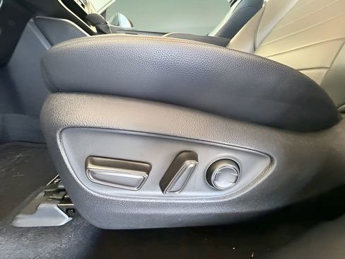 Used 2023 Toyota Highlander XLE image 21