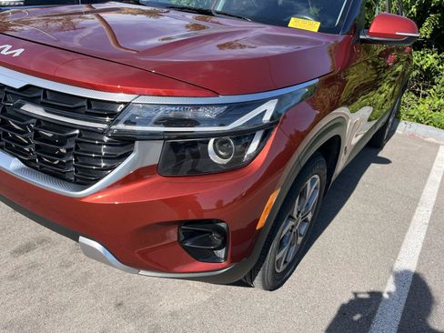 Used 2024 Kia Seltos S AWD/4WD image 6