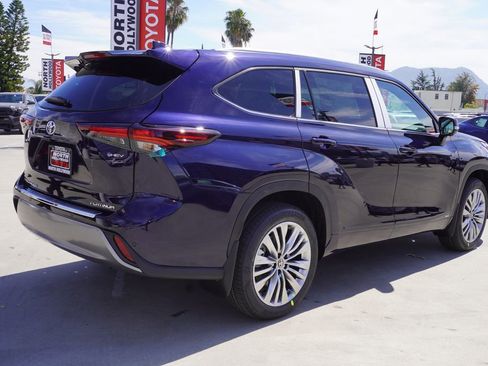 New 2026 Toyota Highlander Platinum image 5