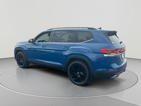 Used 2025 Volkswagen Atlas SE w/ Panoramic Sunroof Package FWD image 3