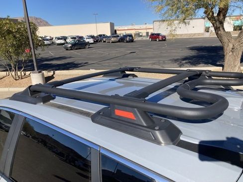 Used 2025 Nissan Rogue SV image 9