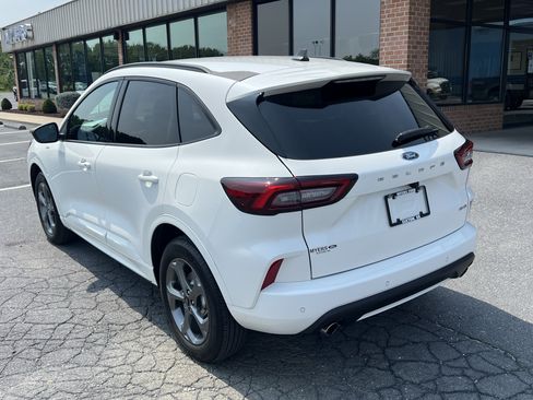 Used 2024 Ford Escape ST-Line w/ Tech Pack #1 AWD/4WD image 8