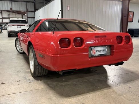 Used 1992 Chevrolet Corvette Coupe image 8