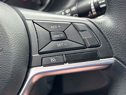 Used 2020 Nissan Kicks S image 14