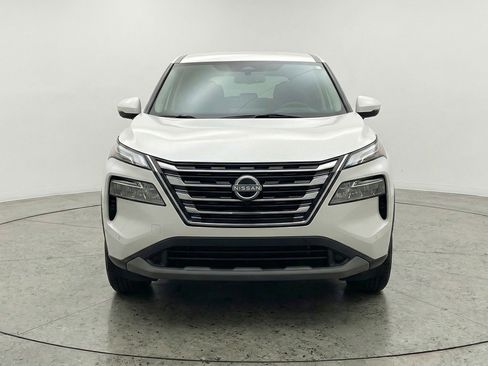 Used 2025 Nissan Rogue SV image 2