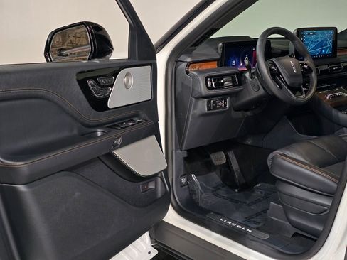 New 2026 Lincoln Aviator Black Label w/ Jet Appearance Package image 16