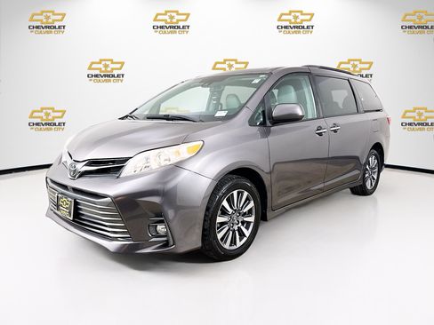 Used 2020 Toyota Sienna XLE w/ XLE Navigation Package AWD/4WD image 3