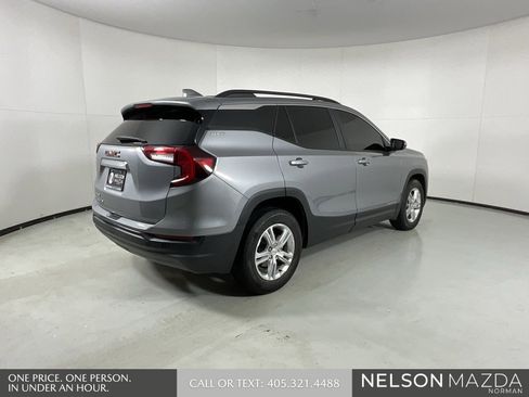 Used 2023 GMC Terrain SLE w/ Driver Convenience Package image 7