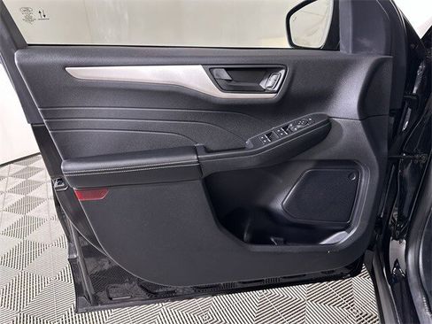 Used 2022 Ford Escape SE w/ SE Sport Appearance Package image 22