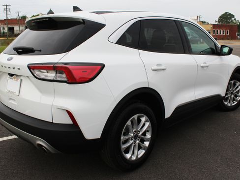 Used 2022 Ford Escape SE image 16