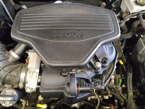 Used 2020 GMC Acadia Denali w/ Technology Package FWD image 30