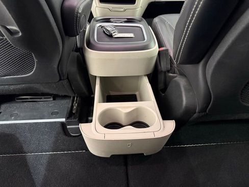 Used 2023 Chrysler Pacifica Touring-L image 26
