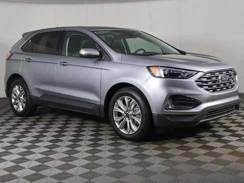 Used 2024 Ford Edge Titanium image 2