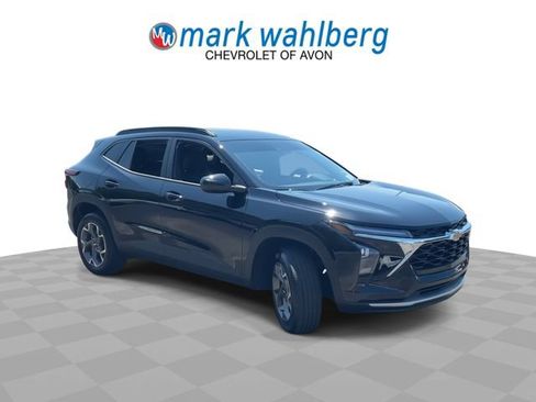 Used 2026 Chevrolet Trax LT w/ Driver Confidence Package FWD image 2