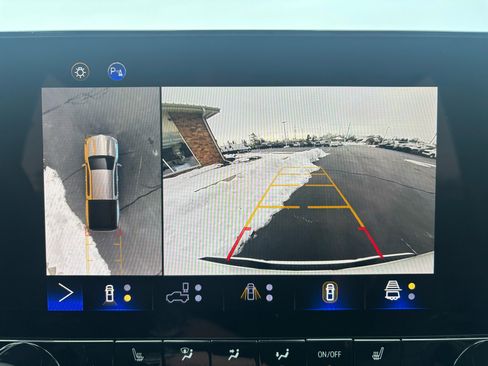 Used 2023 Chevrolet Colorado LT w/ LT Convenience Package III image 24