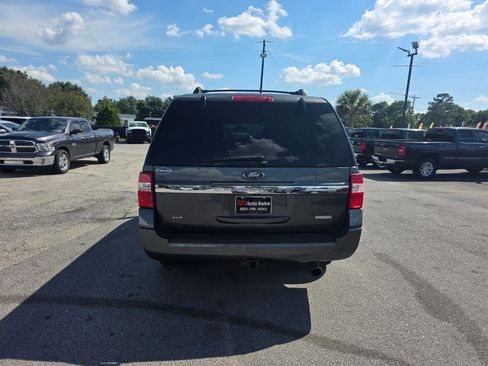 Used 2016 Ford Expedition EL XLT w/ Equipment Group 202A RWD image 3
