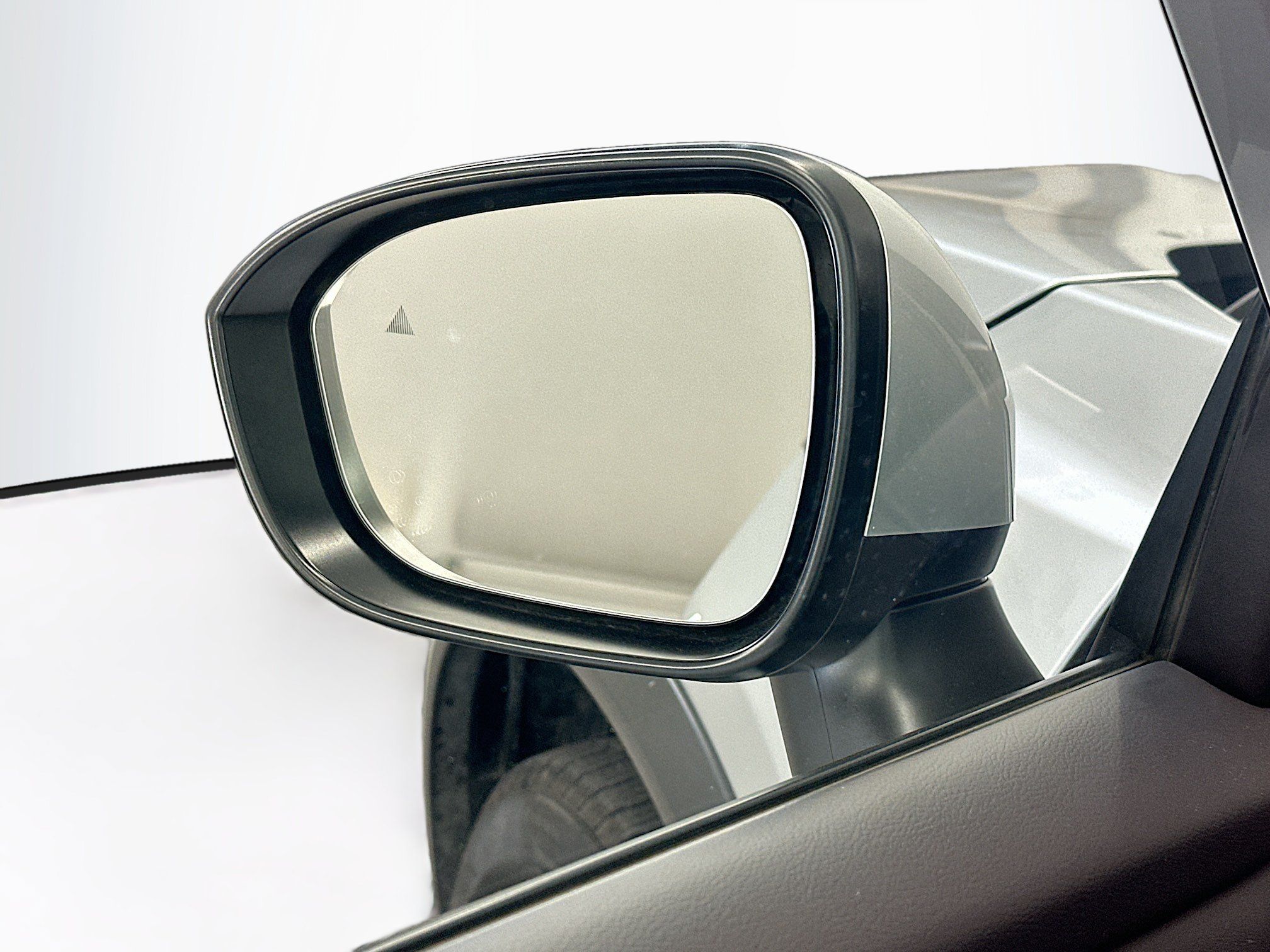 Used 2025 Nissan Rogue SV AWD/4WD image 16