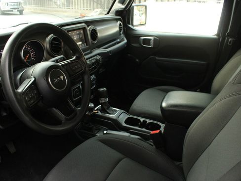 Used 2022 Jeep Gladiator Sport image 11