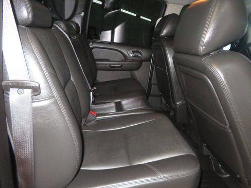 Used 2013 Chevrolet Avalanche LTZ image 29