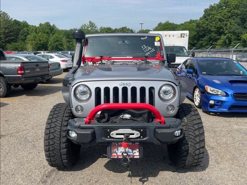 Used 2017 Jeep Wrangler Rubicon AWD/4WD image 2