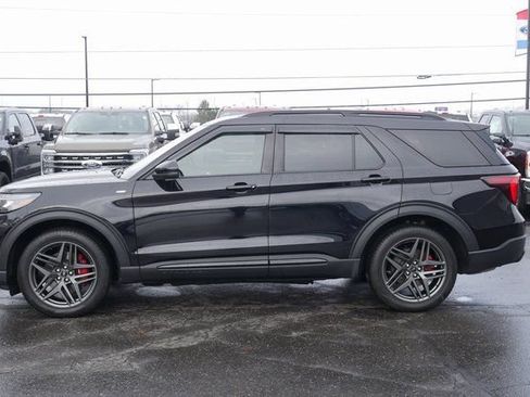 Used 2025 Ford Explorer ST-Line w/ Premium Package image 9