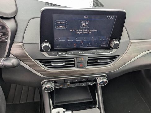 Used 2024 Nissan Altima 2.5 SV image 14