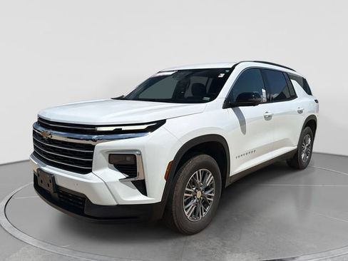 Used 2026 Chevrolet Traverse LT w/ Driver Confidence Package AWD/4WD image 8