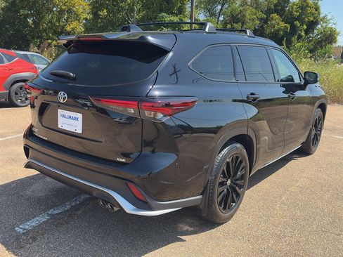 Used 2024 Toyota Highlander XSE FWD image 30