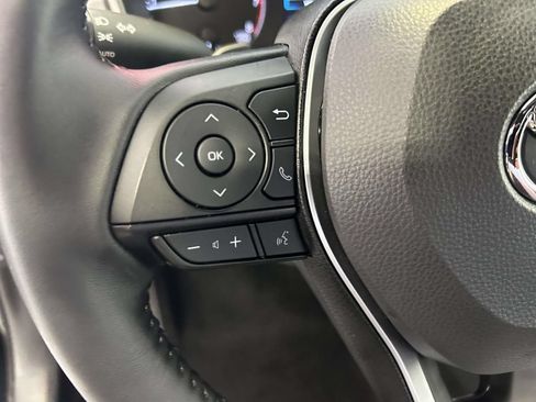 Certified 2025 Toyota Corolla SE FWD image 18