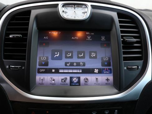Used 2011 Chrysler 300 C AWD/4WD image 30