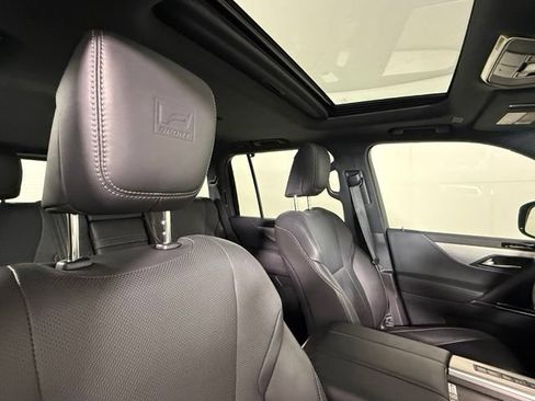 Used 2023 Lexus LX 600 F Sport w/ Accessory Package (Z1) AWD/4WD image 29