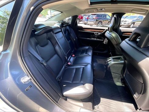Used 2018 Volvo S90 T5 Momentum w/ Convenience Package FWD image 18