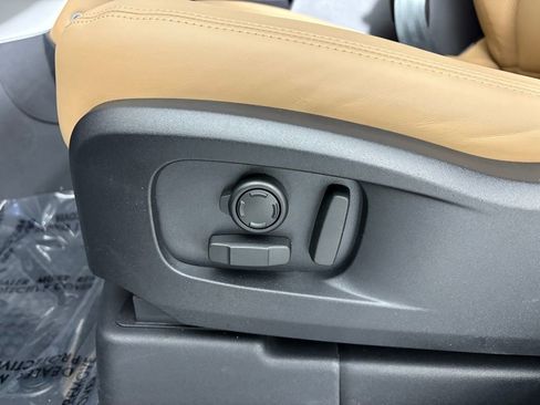 Used 2025 Land Rover Defender 110 S image 15