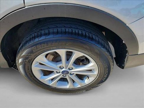 Used 2018 Ford Escape SE image 12