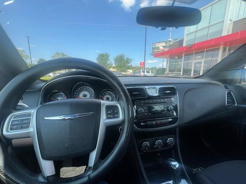 Used 2014 Chrysler 200 Touring FWD image 19