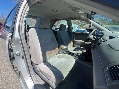 Used 2004 Toyota Camry LE image 14