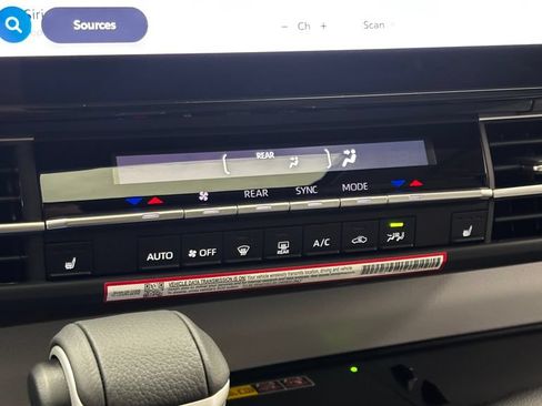 Used 2026 Toyota Sienna XLE FWD image 26