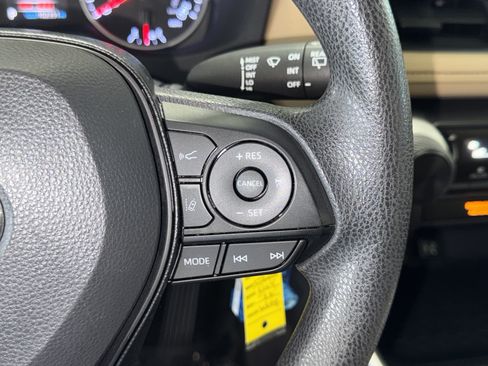 Used 2019 Toyota RAV4 LE FWD image 25