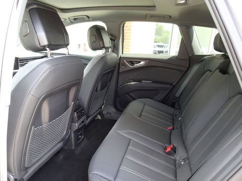 New 2025 Audi Q4 e-tron Premium Plus image 7