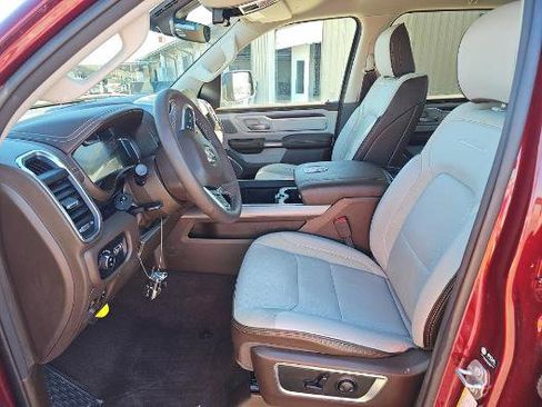 Used 2025 RAM 1500 Laramie AWD/4WD image 3