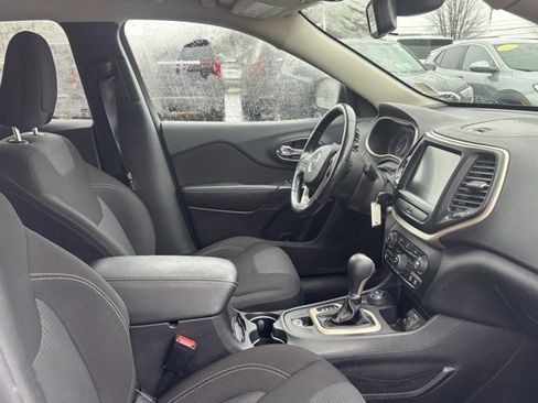 Used 2016 Jeep Cherokee Latitude w/ Cold Weather Group image 13