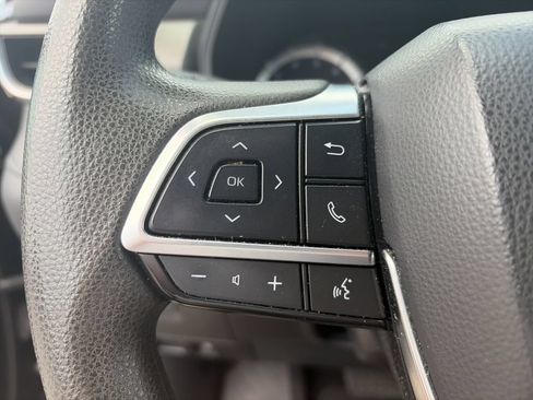 Used 2021 Toyota Highlander L FWD image 19