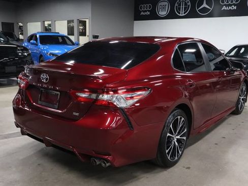 Used 2018 Toyota Camry SE FWD image 5