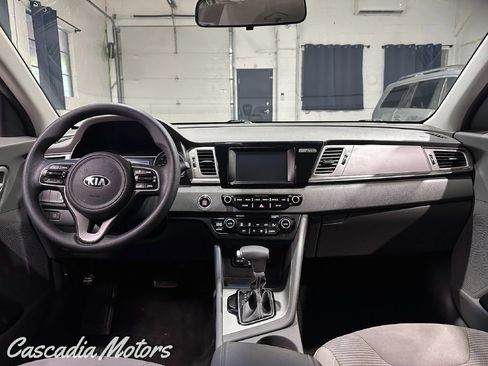 Used 2017 Kia Niro LX FWD image 16
