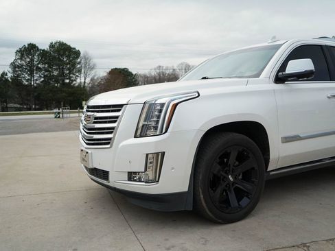 Used 2019 Cadillac Escalade Platinum image 11